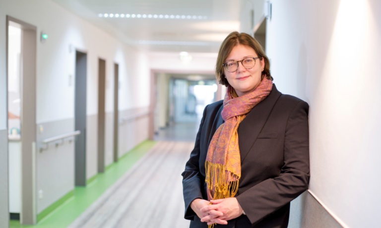 Fünf weibliche Führungskräfte im Gesundheitswesen berichten von ihren Karrierewegen: #5 Prof. Dr. Erika Raab